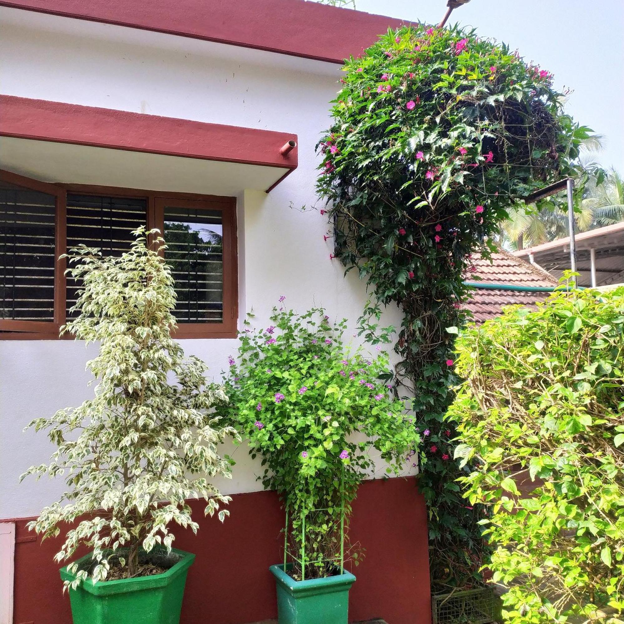 Runnin Airport - Homestay Gurpur Exterior foto